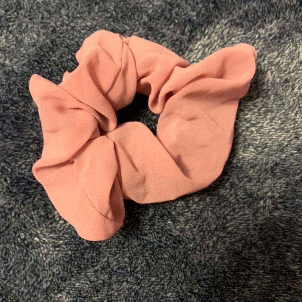 Scrunchie - Picture 2 of 4